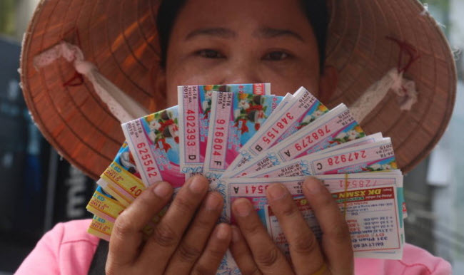 Minh họa: giữ tinh thần vui vẻ và kỷ luật khi tham gia trò chơi may rủi