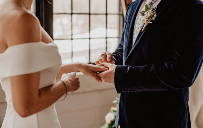 Vị trí và cách đọc đường hôn nhân ở rìa dưới ngón út - minh họa