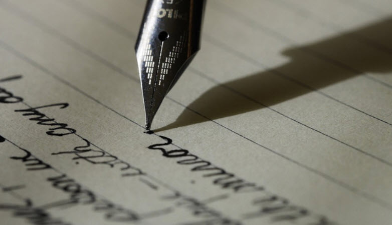 Gợi ý nhịp điệu và đường gạch dưới trong thiết kế chữ ký