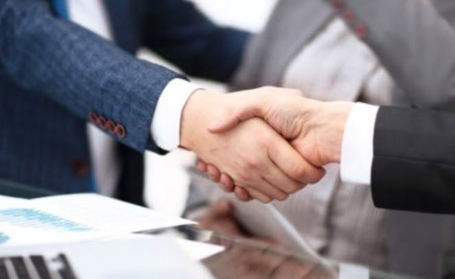 Minh họa xem bói làm ăn theo tinh thần giải trí và chiêm nghiệm