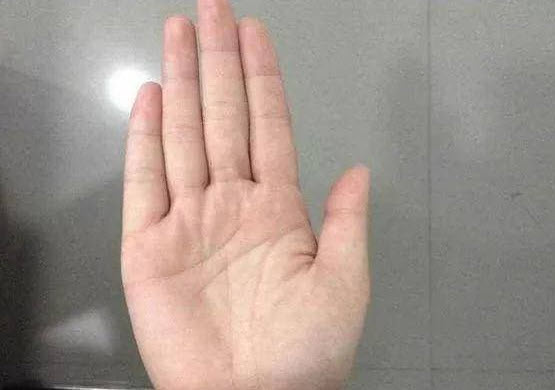 xem chỉ tay nữ đoán vận mệnh: dấu sao, thập, chuỗi và giao điểm