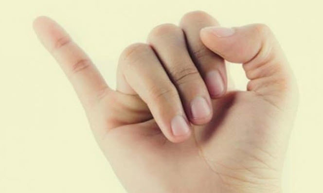 ý nghĩa nốt ruồi trên ngón tay út theo vị trí ba đốt