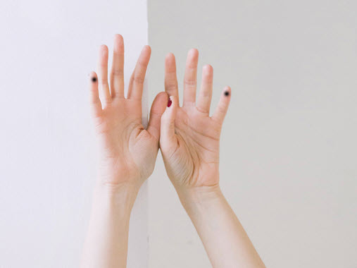 xem bói ngón tay út: cách đọc nhanh theo độ dài và độ cong