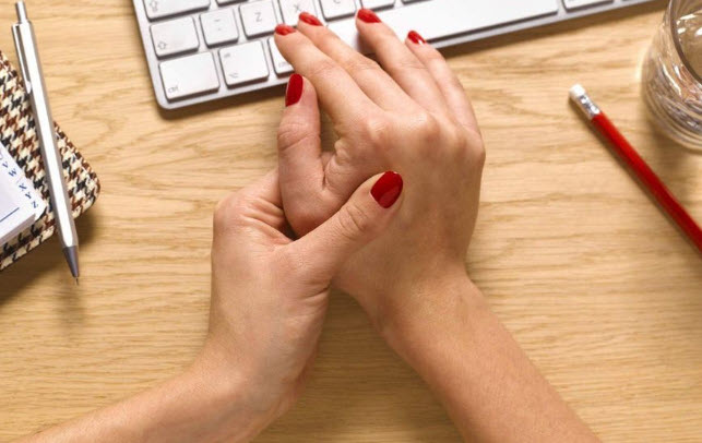 mẫu bàn tay minh họa vị trí các ngón khi xem bói ngón tay