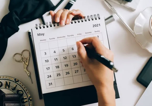 Xem bói ngày: minh họa lựa chọn ngày tốt xấu theo tinh thần chiêm nghiệm