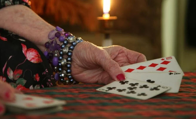 xem bói tương lai: bức ảnh truyền cảm hứng về hành trình lựa chọn và hy vọng