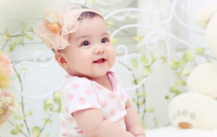 Em bé gái khóc trong mơ: tín hiệu cần chăm sóc phần mong manh bên trong