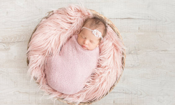 Nằm mơ thấy em bé gái: biểu tượng khởi đầu và dịu dàng