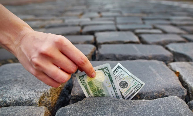 Các bối cảnh mơ thấy lượm tiền và thông điệp cảm xúc đi kèm