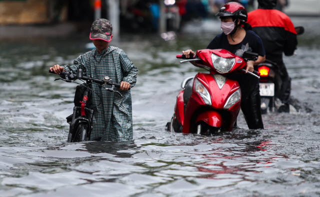 nằm mơ thấy nước ngập