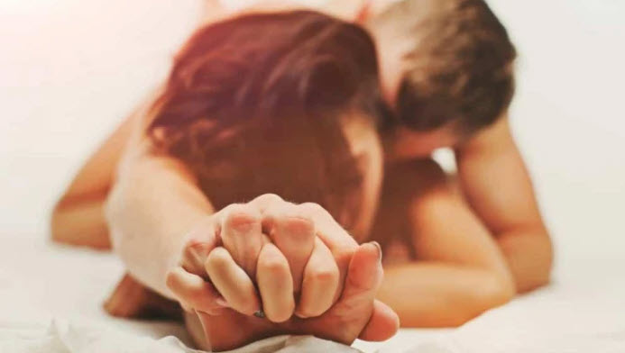 nằm mơ thấy quan hệ với người lạ