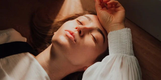 nằm mơ thấy mình ngoại tình với người khác