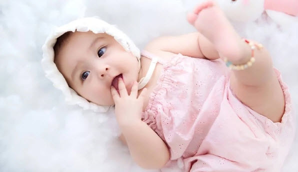 nằm mơ thấy mình sinh con gái