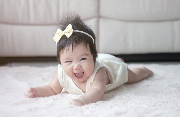 nằm mơ thấy mình sinh con gái