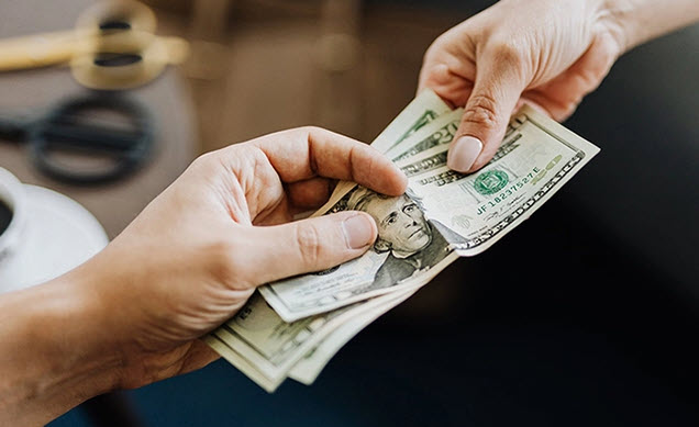 nằm mơ thấy mình trả tiền cho người ta