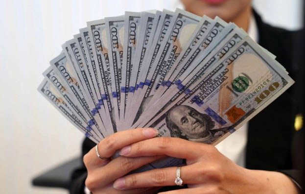 nằm mơ thấy người khác cho tiền