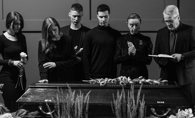 Quan tài mở nắp và thông điệp thức tỉnh nội tâm