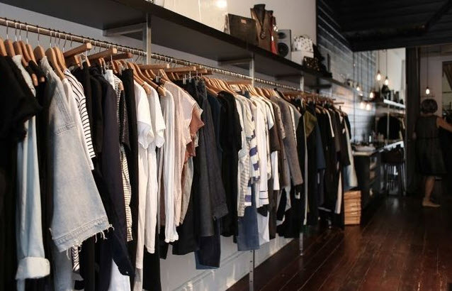 Mơ thấy quần áo: bảng màu cảm xúc và các tầng ý nghĩa