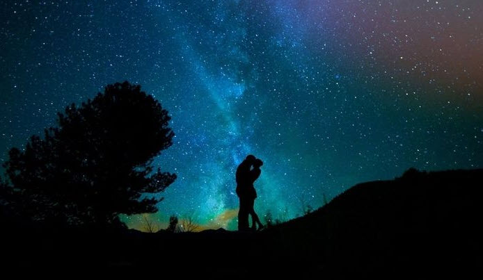 nằm mơ thấy người khác hôn má mình