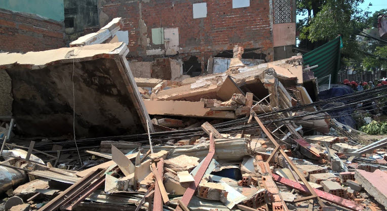 nằm mơ thấy nhà sập