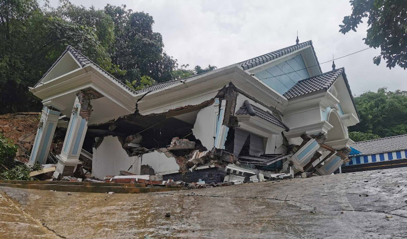 nằm mơ thấy nhà sập