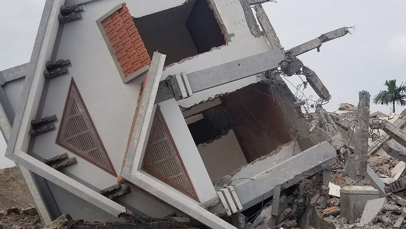 nằm mơ thấy nhà sập