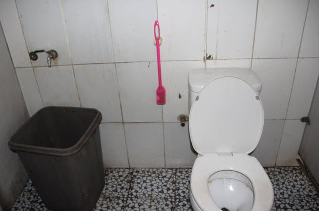 nằm mơ thấy nhà vệ sinh bẩn